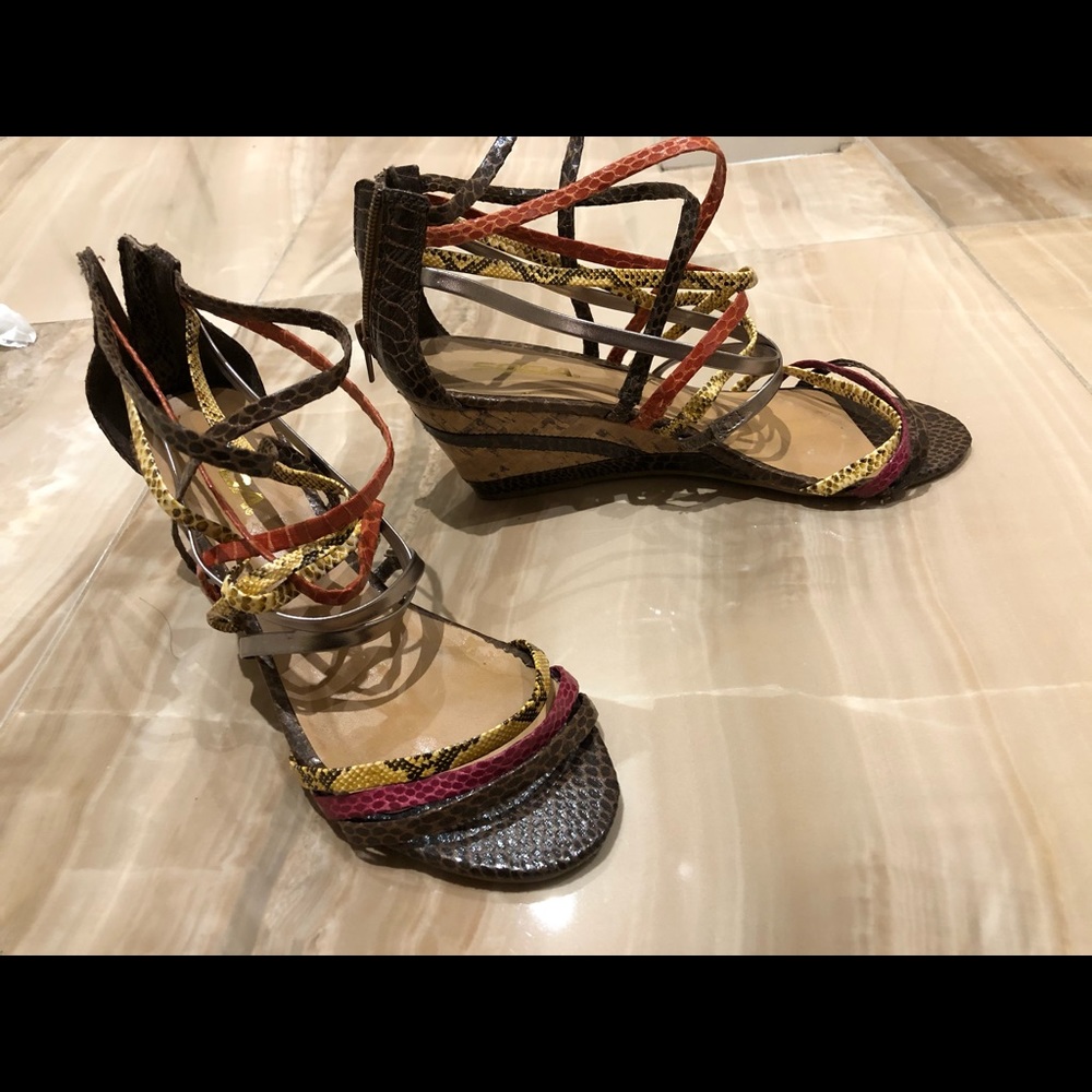 Shoes/ sandals